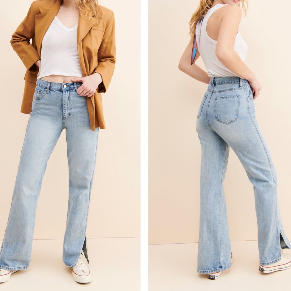 Urban Outfitters. Side slit straight jeans. Light wash. Size 26.